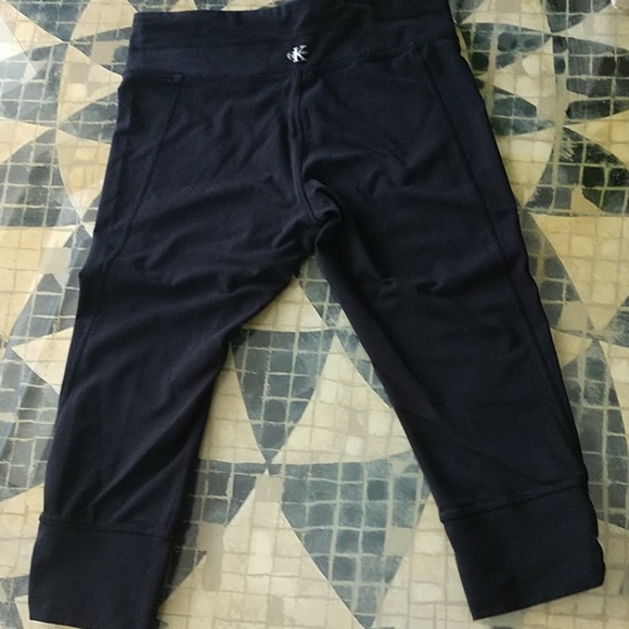 Calvin Klein Work-Out Capri - Picture 4 of 8